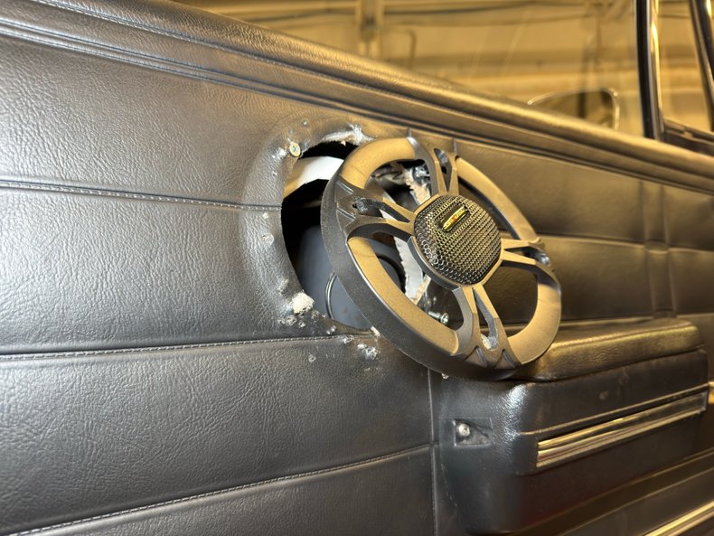 Chevrolet-Impala-1968-Medium-Blue-Metallic-Black-7