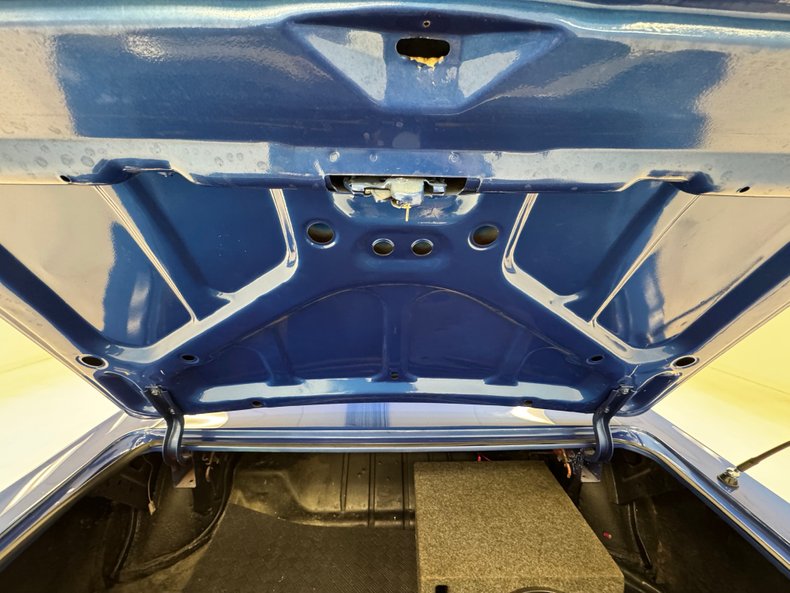 Chevrolet-Impala-1968-Medium-Blue-Metallic-Black-82