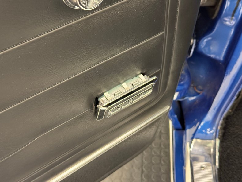 Chevrolet-Impala-1968-Medium-Blue-Metallic-Black-89