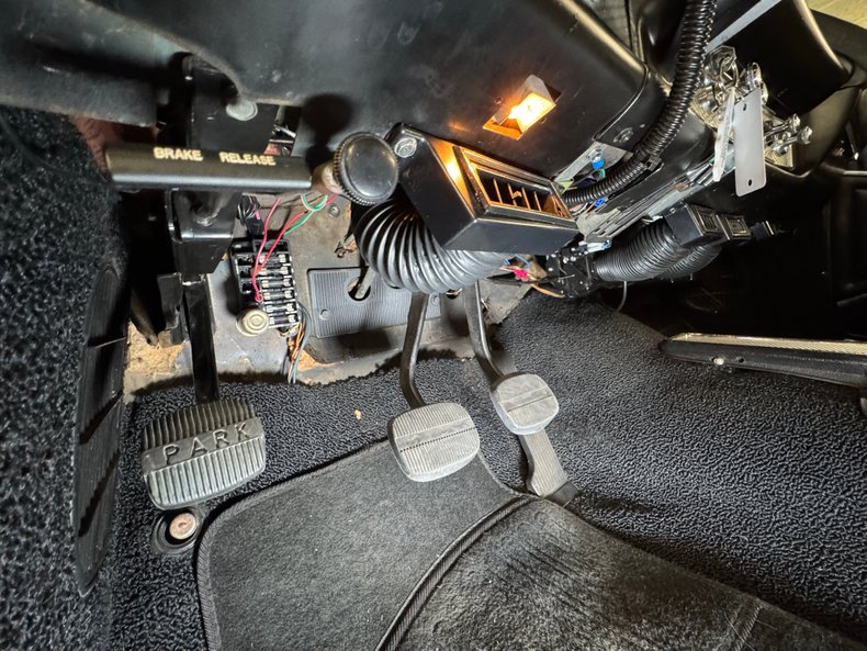 Chevrolet-Impala-ss-1964-Maroon-Metallic-Black-41