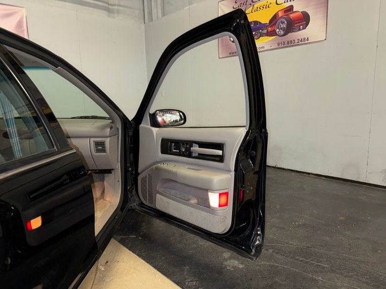 Chevrolet-Impala-ss-1995-Black-Gray-1