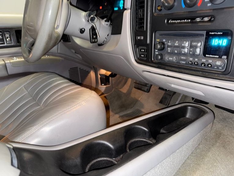 Chevrolet-Impala-ss-1995-Black-Gray-18