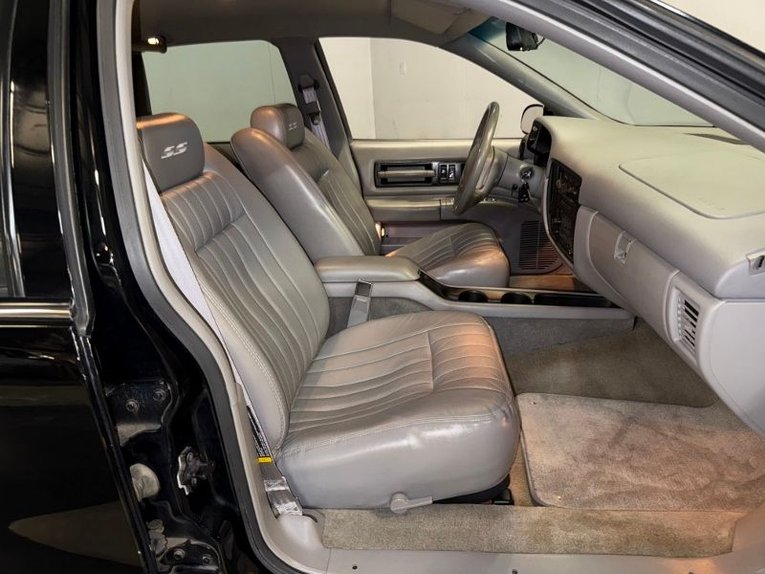 Chevrolet-Impala-ss-1995-Black-Gray-20