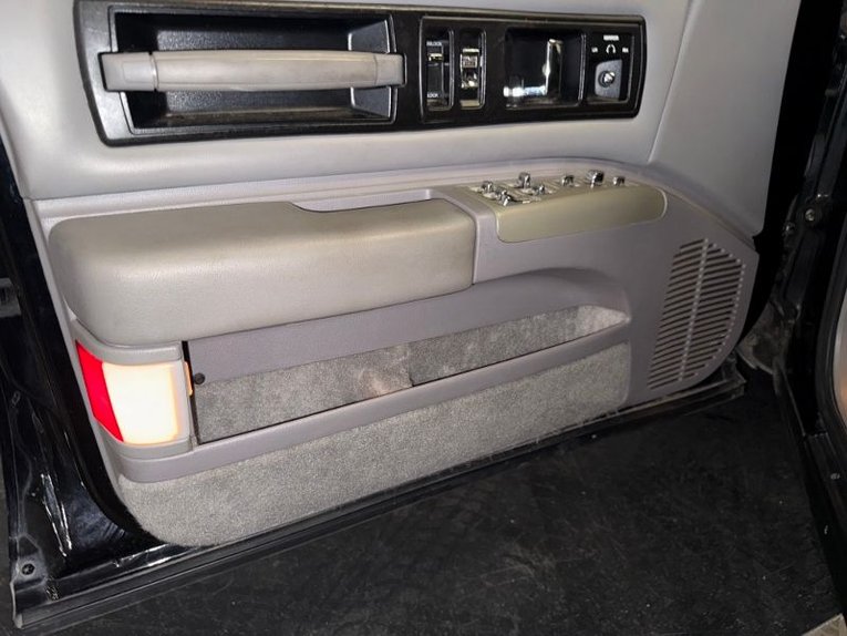 Chevrolet-Impala-ss-1995-Black-Gray-26