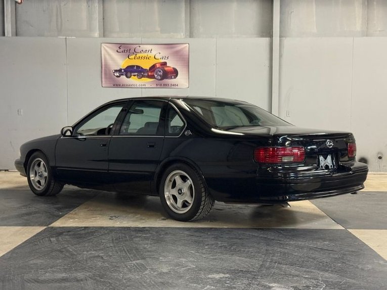 Chevrolet-Impala-ss-1995-Black-Gray-3