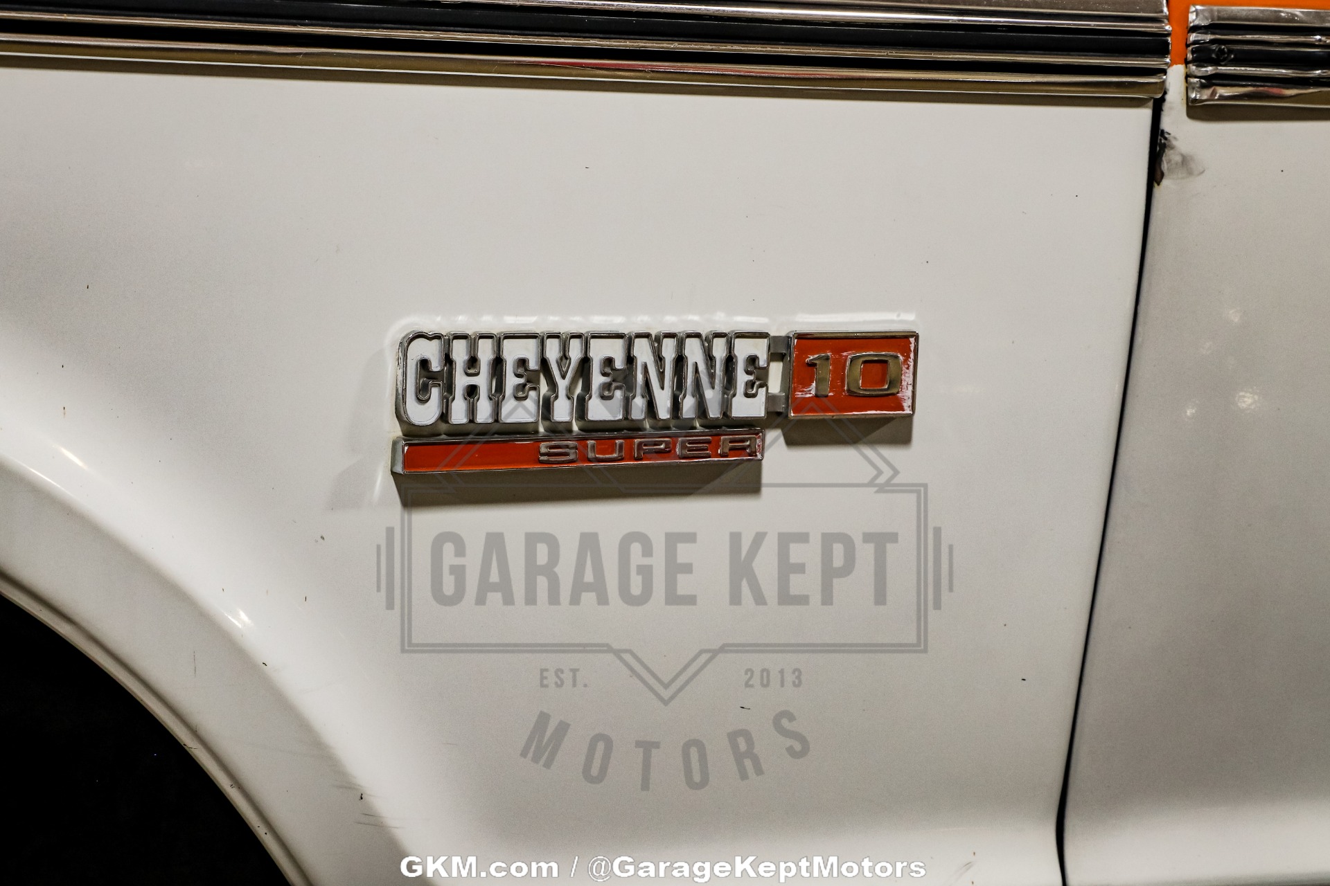 Chevrolet-K10-1972-Tangier-Orange-amp-Fro-Black-amp-White-Hounds-10