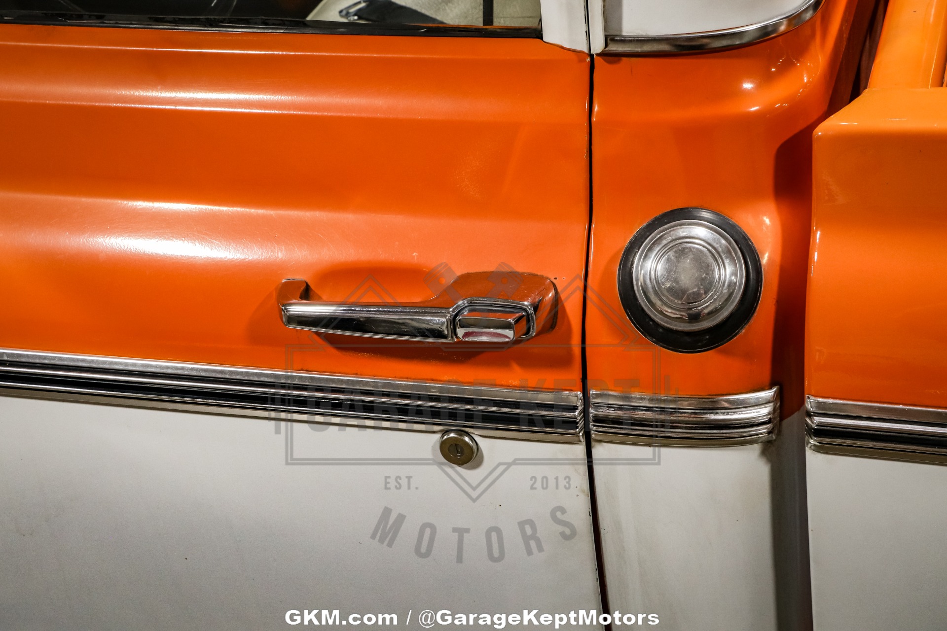 Chevrolet-K10-1972-Tangier-Orange-amp-Fro-Black-amp-White-Hounds-12