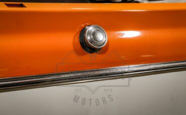 Chevrolet-K10-1972-Tangier-Orange-amp-Fro-Black-amp-White-Hounds-13