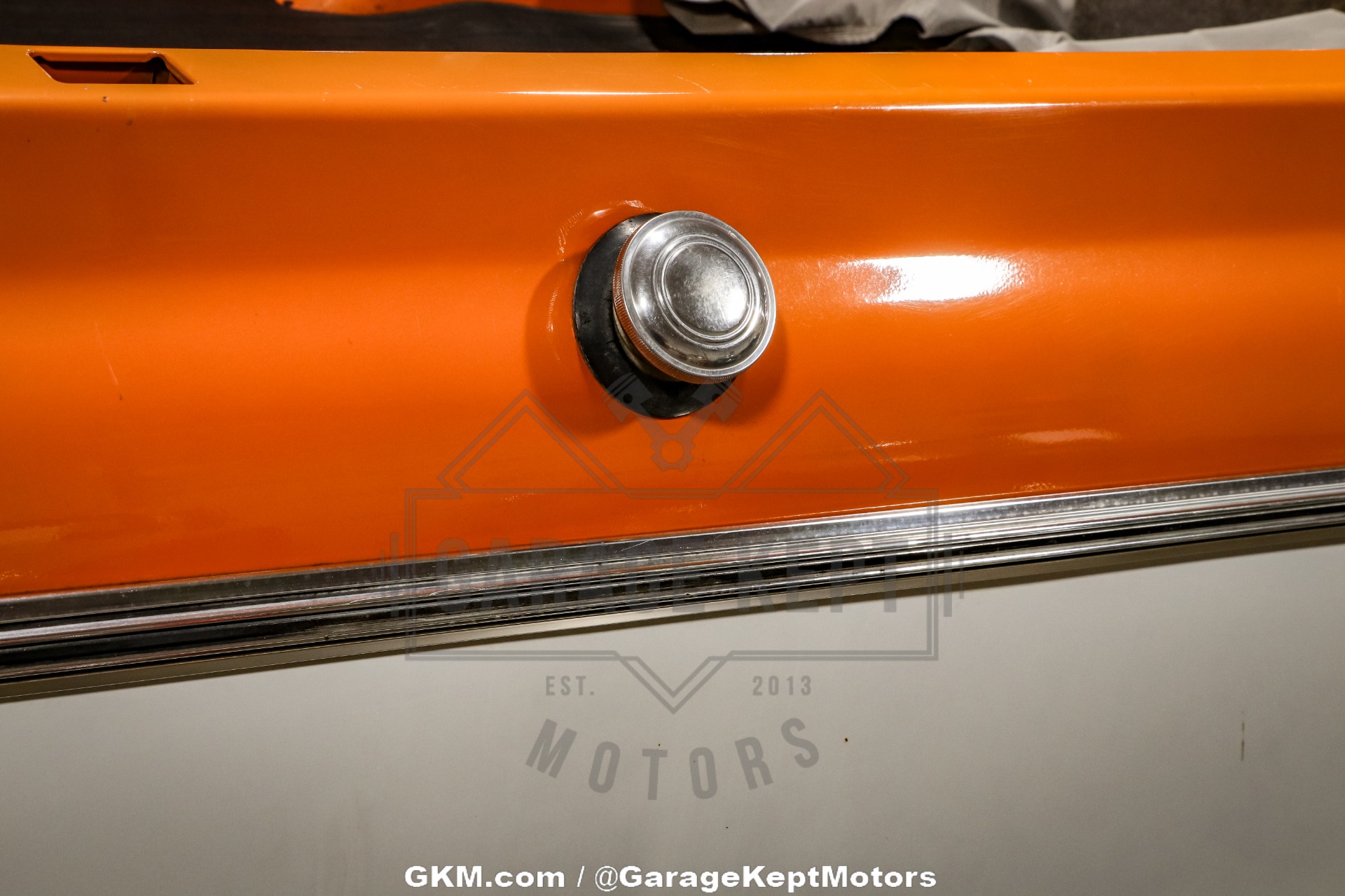 Chevrolet-K10-1972-Tangier-Orange-amp-Fro-Black-amp-White-Hounds-13