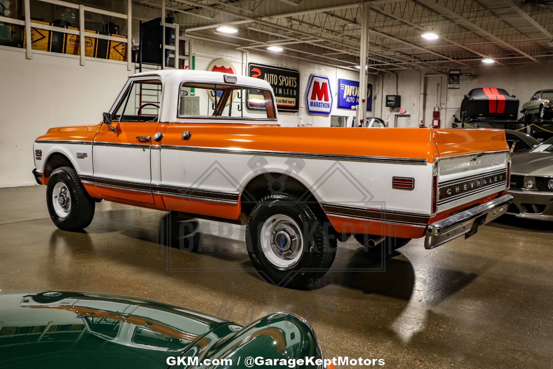 Chevrolet-K10-1972-Tangier-Orange-amp-Fro-Black-amp-White-Hounds-15