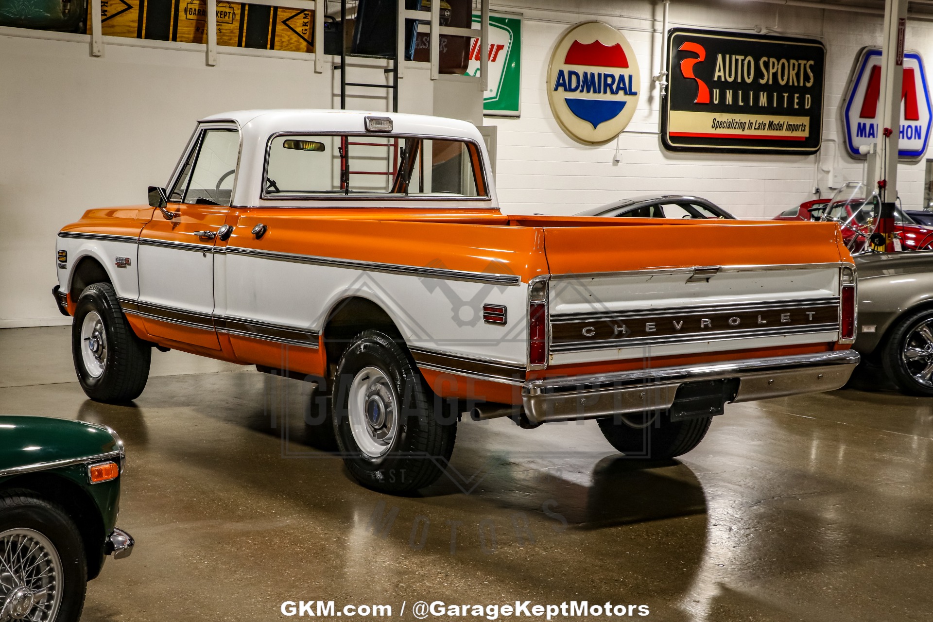 Chevrolet-K10-1972-Tangier-Orange-amp-Fro-Black-amp-White-Hounds-16