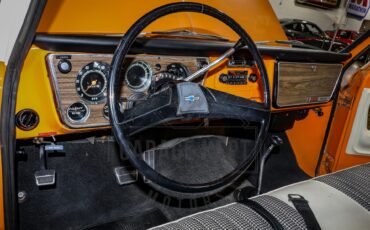 Chevrolet-K10-1972-Tangier-Orange-amp-Fro-Black-amp-White-Hounds-2