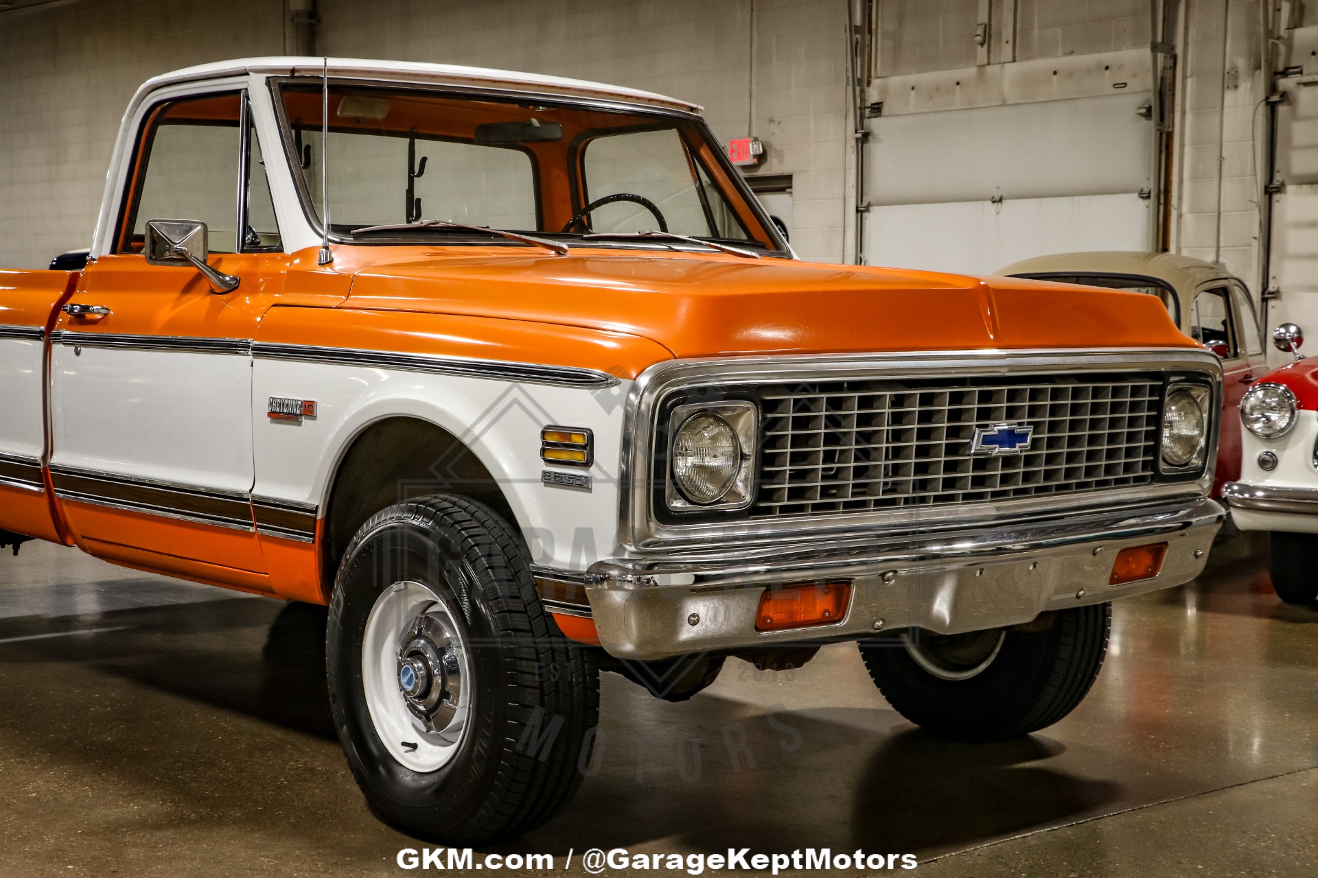Chevrolet-K10-1972-Tangier-Orange-amp-Fro-Black-amp-White-Hounds-22