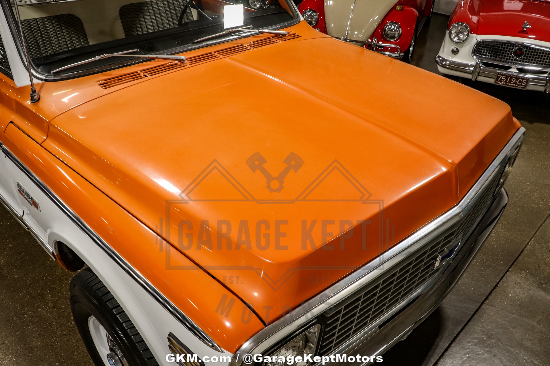 Chevrolet-K10-1972-Tangier-Orange-amp-Fro-Black-amp-White-Hounds-23