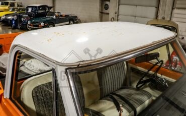 Chevrolet-K10-1972-Tangier-Orange-amp-Fro-Black-amp-White-Hounds-25