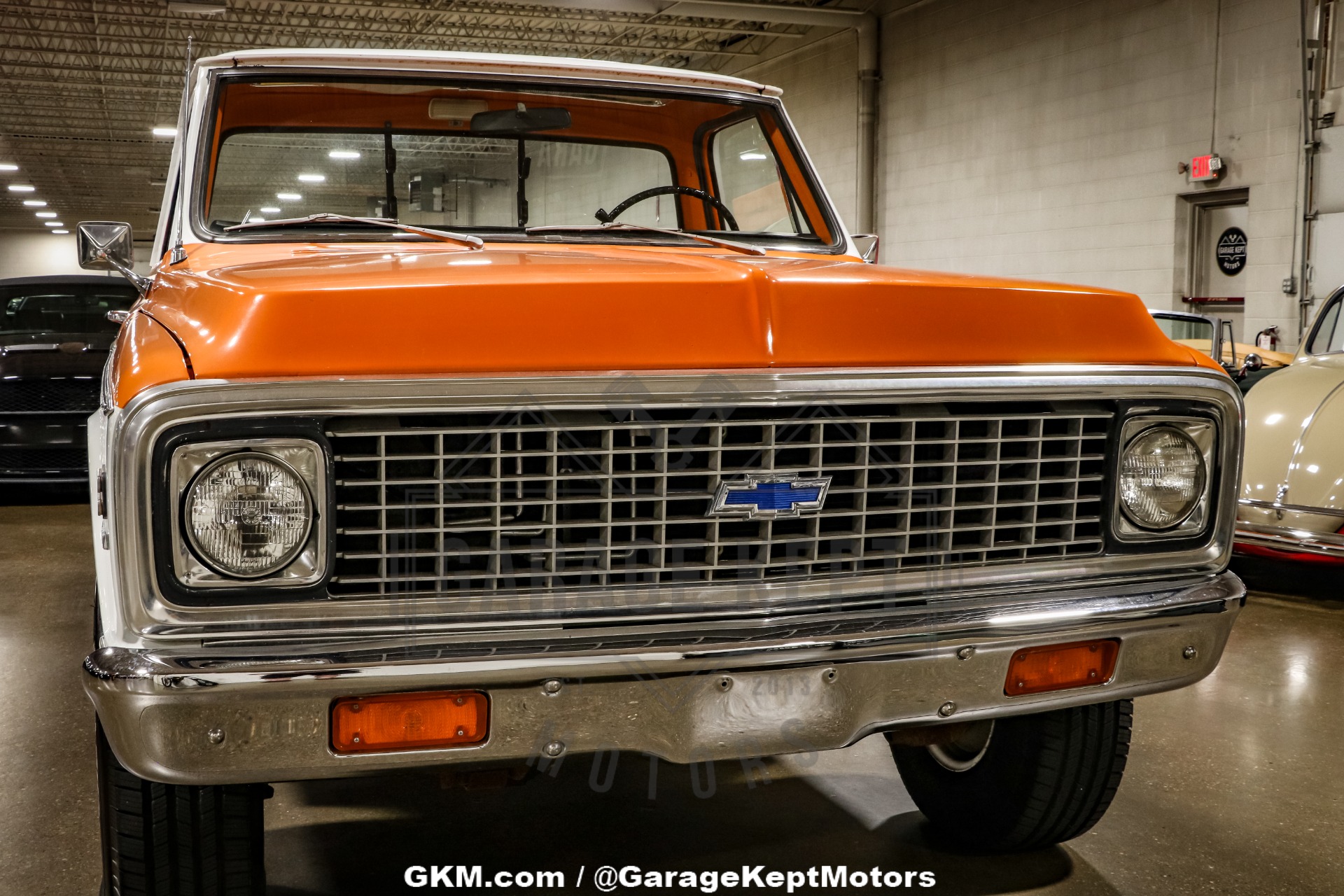 Chevrolet-K10-1972-Tangier-Orange-amp-Fro-Black-amp-White-Hounds-26