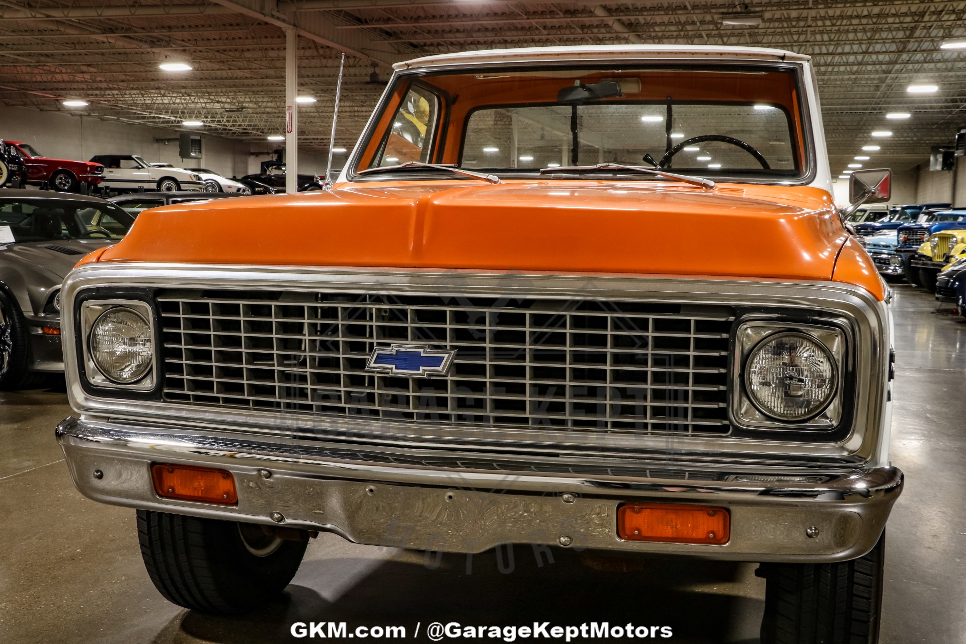 Chevrolet-K10-1972-Tangier-Orange-amp-Fro-Black-amp-White-Hounds-27