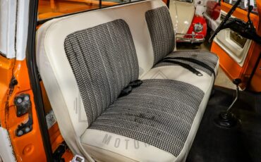 Chevrolet-K10-1972-Tangier-Orange-amp-Fro-Black-amp-White-Hounds-3