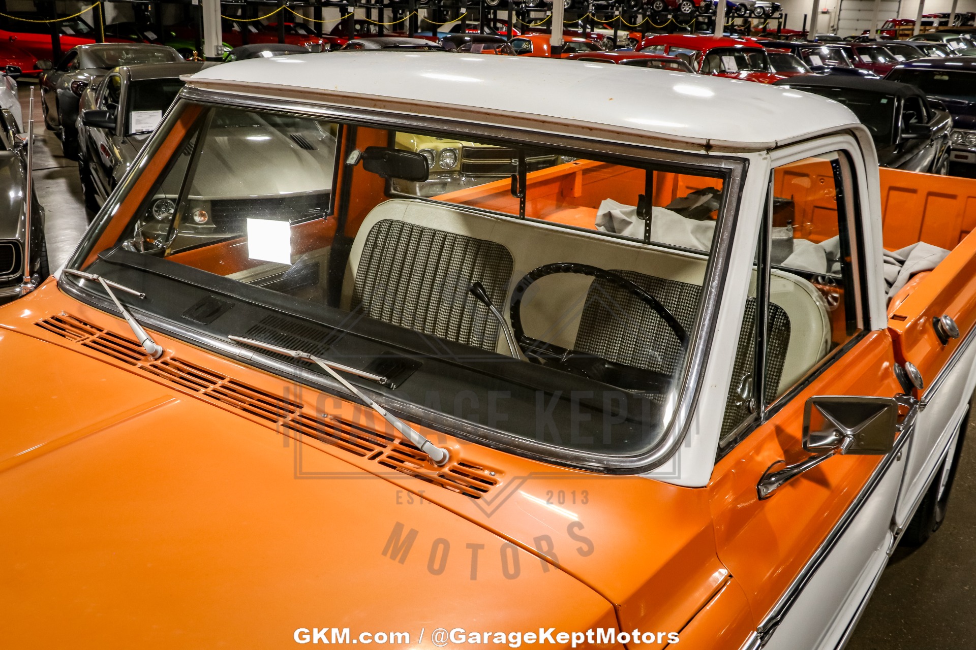 Chevrolet-K10-1972-Tangier-Orange-amp-Fro-Black-amp-White-Hounds-33