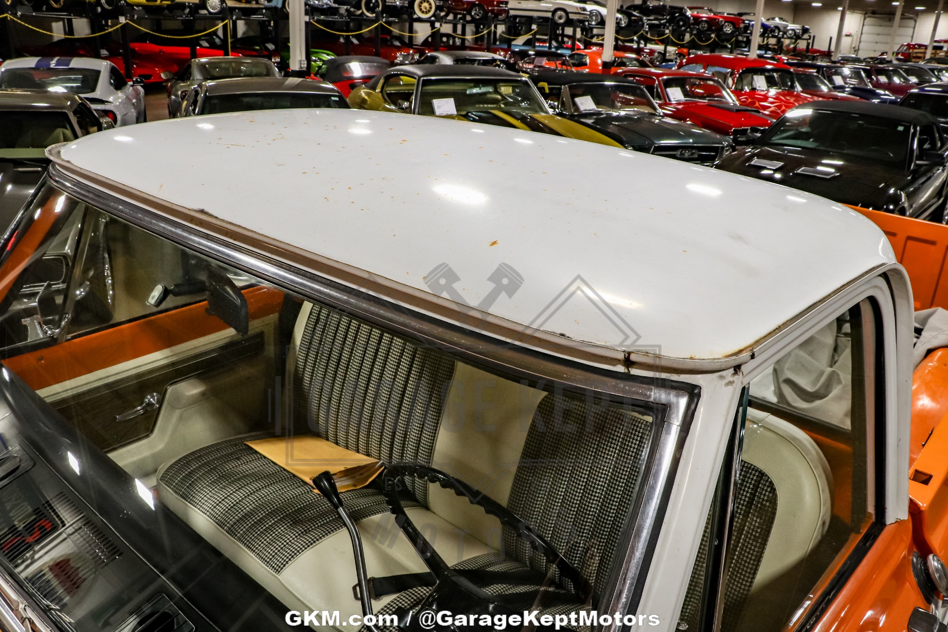 Chevrolet-K10-1972-Tangier-Orange-amp-Fro-Black-amp-White-Hounds-34