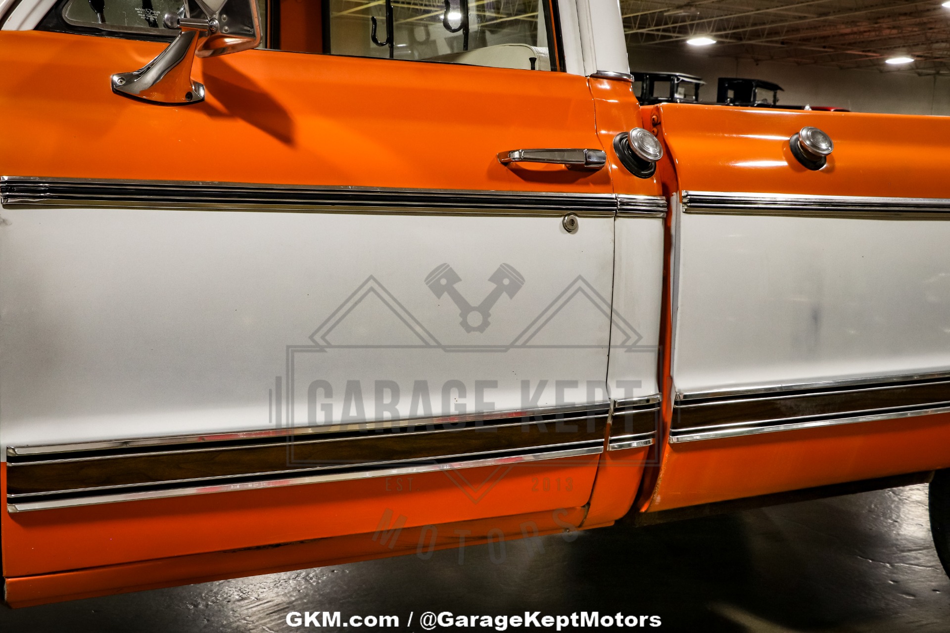 Chevrolet-K10-1972-Tangier-Orange-amp-Fro-Black-amp-White-Hounds-39