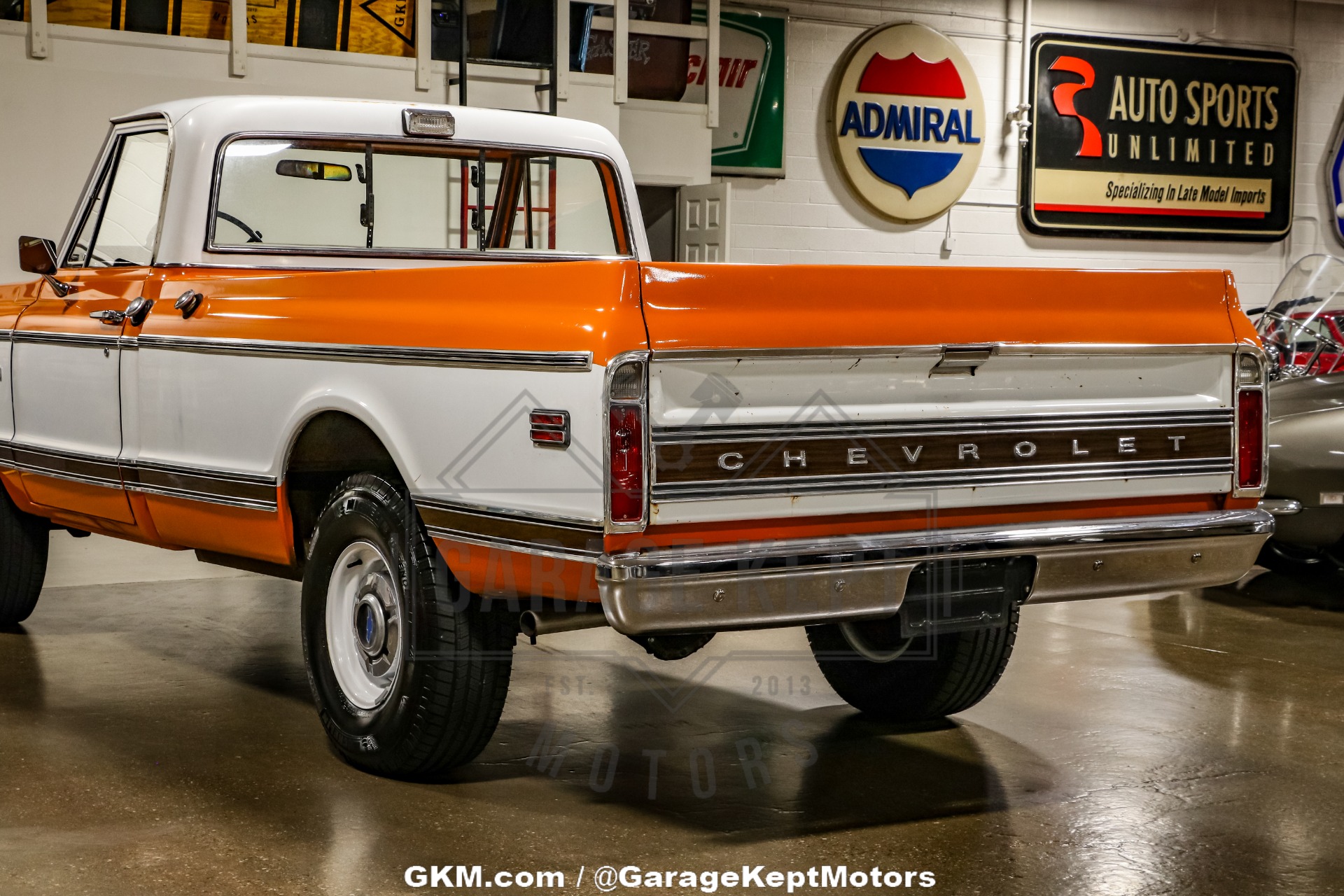 Chevrolet-K10-1972-Tangier-Orange-amp-Fro-Black-amp-White-Hounds-44