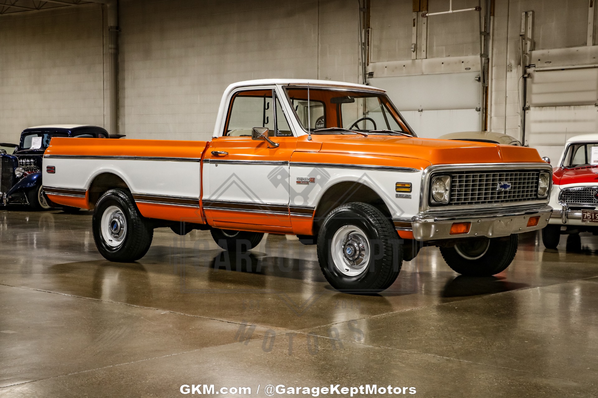 Chevrolet-K10-1972-Tangier-Orange-amp-Fro-Black-amp-White-Hounds-45