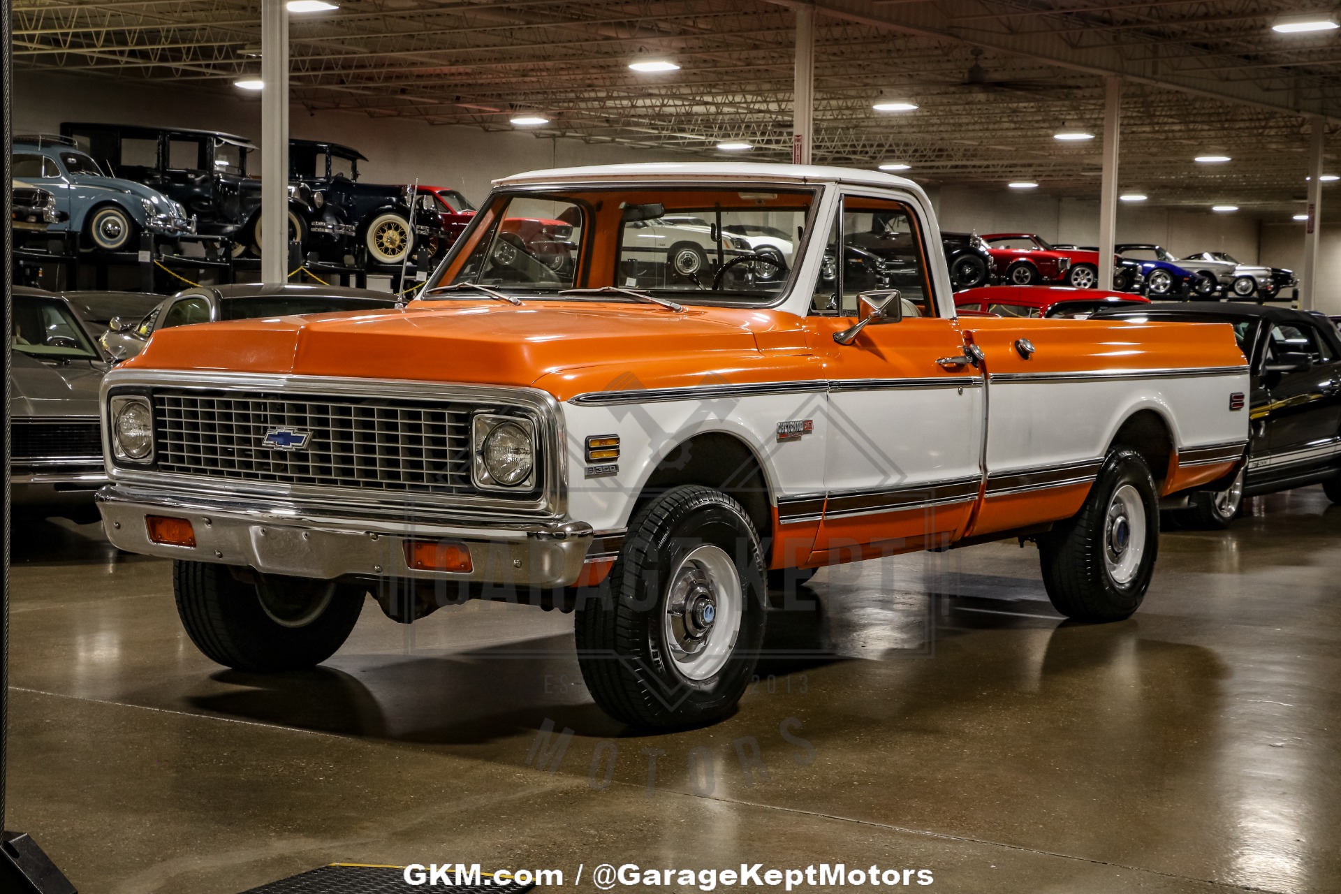 Chevrolet-K10-1972-Tangier-Orange-amp-Fro-Black-amp-White-Hounds-6
