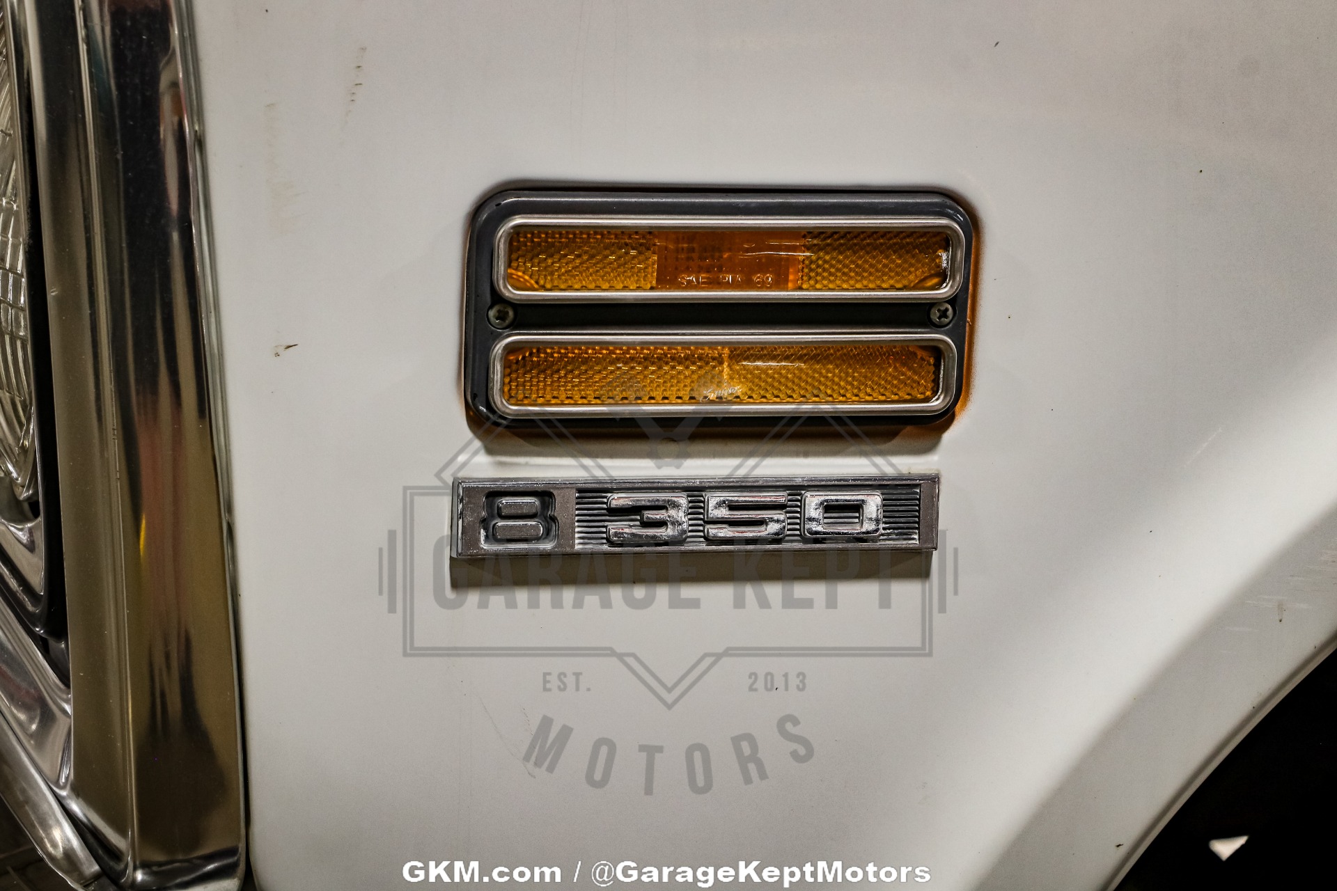 Chevrolet-K10-1972-Tangier-Orange-amp-Fro-Black-amp-White-Hounds-9