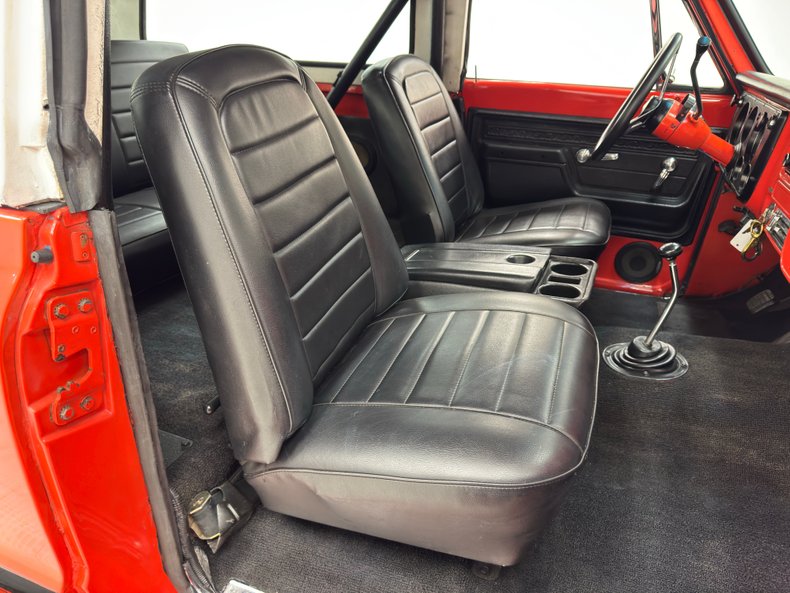 Chevrolet-K5-1972-Hugger-Orange-Black-10