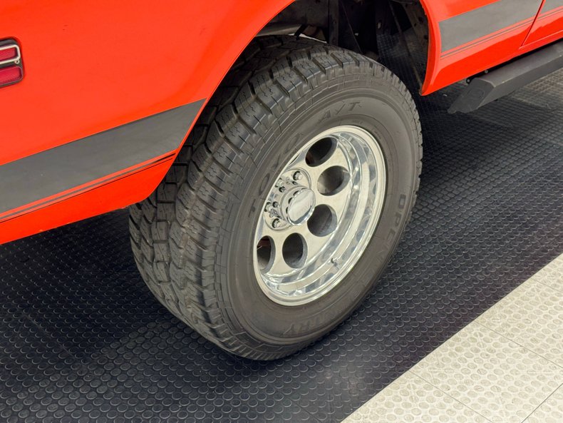 Chevrolet-K5-1972-Hugger-Orange-Black-29