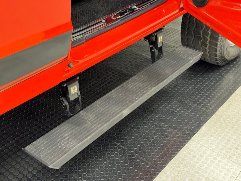 Chevrolet-K5-1972-Hugger-Orange-Black-3