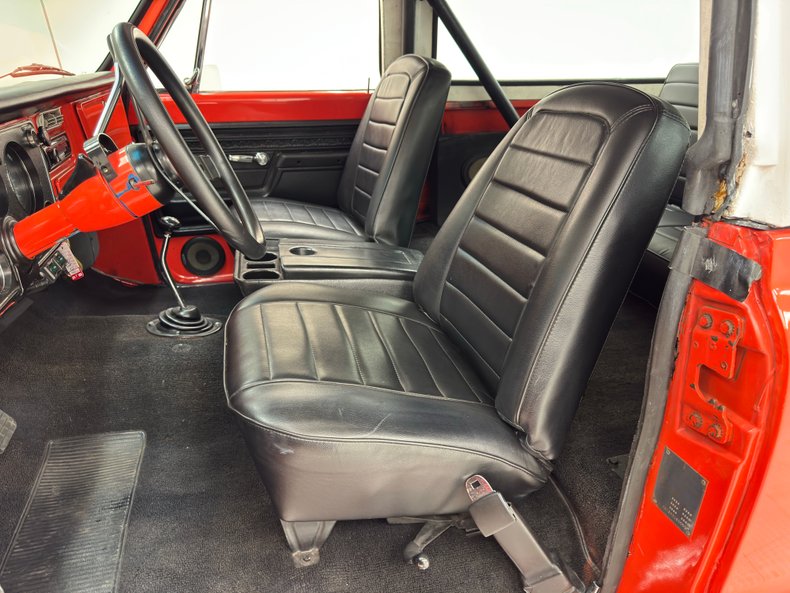 Chevrolet-K5-1972-Hugger-Orange-Black-38