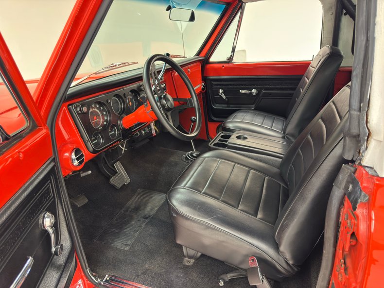 Chevrolet-K5-1972-Hugger-Orange-Black-39