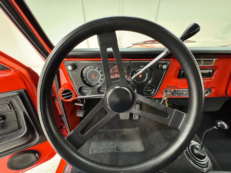 Chevrolet-K5-1972-Hugger-Orange-Black-42