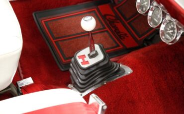 Chevrolet-Malibu-1965-Red-Metallic-White-17