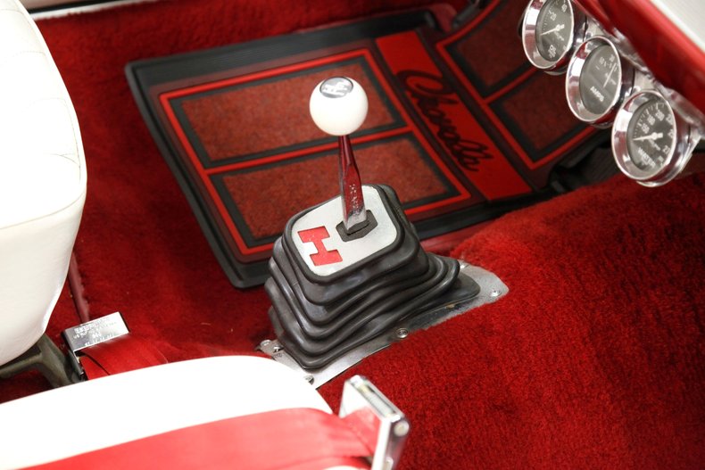 Chevrolet-Malibu-1965-Red-Metallic-White-17