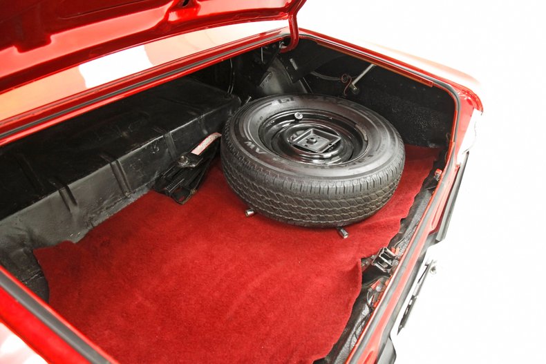 Chevrolet-Malibu-1965-Red-Metallic-White-26