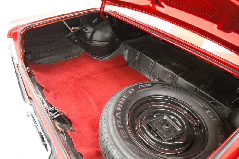 Chevrolet-Malibu-1965-Red-Metallic-White-27