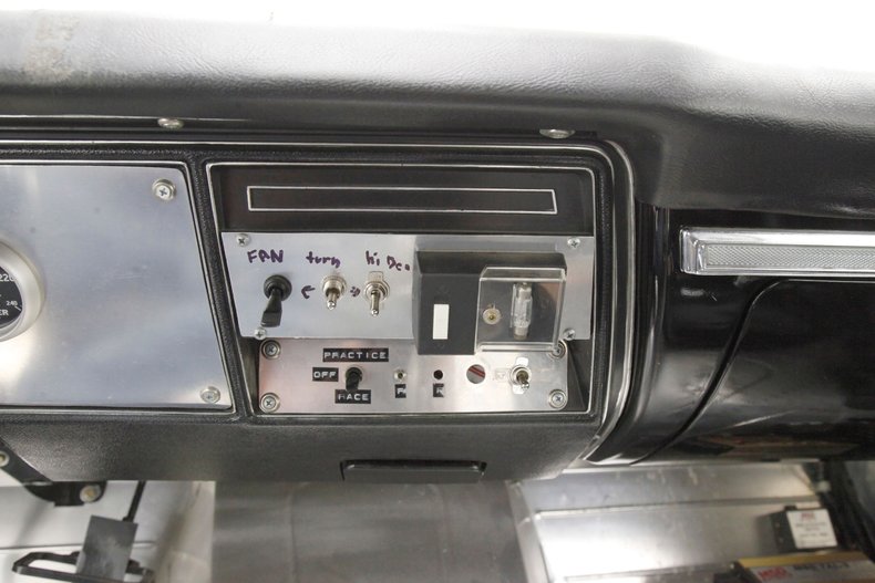 Chevrolet-Malibu-1969-Tuxedo-Black-Black-32