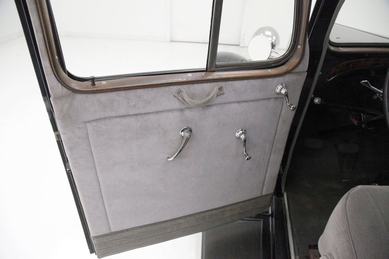 Chevrolet-Master-1933-Black-Gray-30