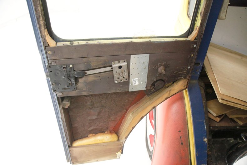 Chevrolet-Master-1934-Yellow-Burgundy-11