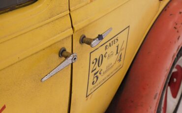 Chevrolet-Master-1934-Yellow-Burgundy-26