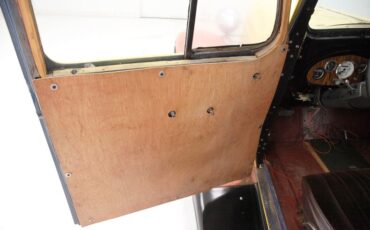 Chevrolet-Master-1934-Yellow-Burgundy-29