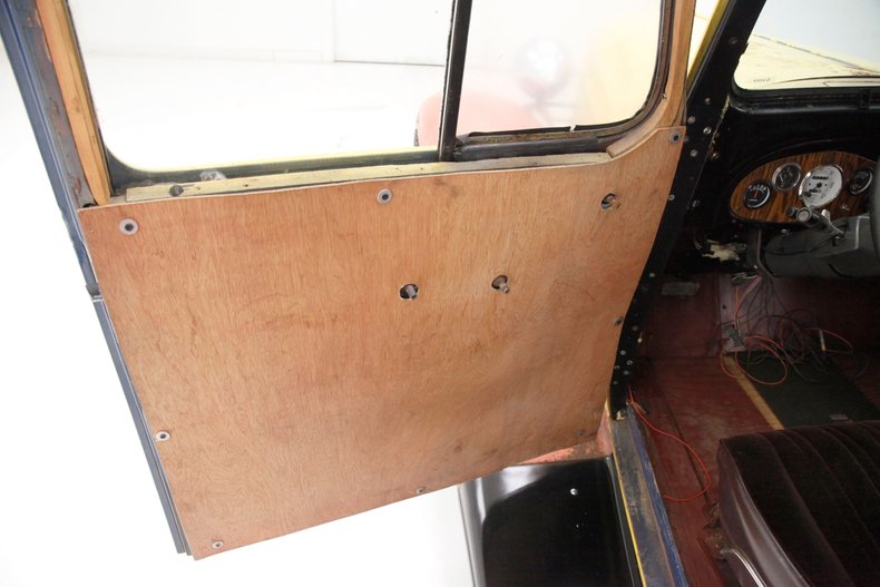 Chevrolet-Master-1934-Yellow-Burgundy-29