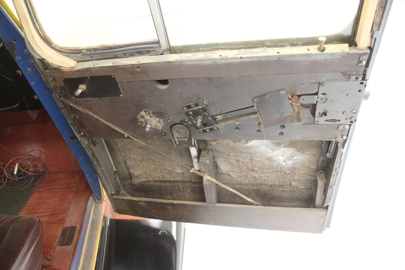 Chevrolet-Master-1934-Yellow-Burgundy-30