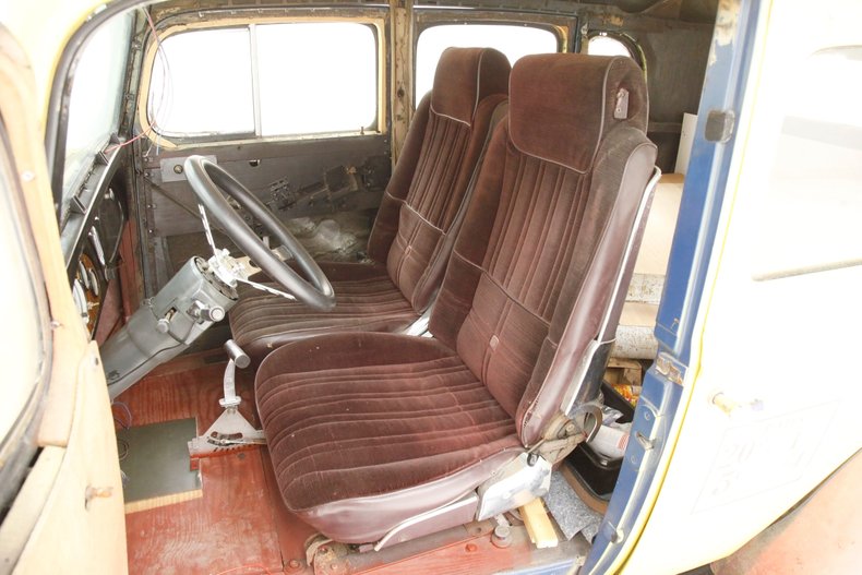 Chevrolet-Master-1934-Yellow-Burgundy-31