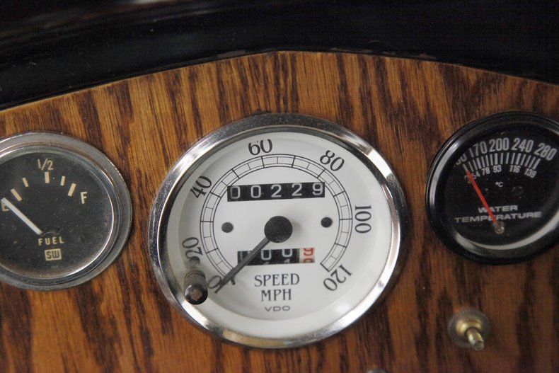 Chevrolet-Master-1934-Yellow-Burgundy-35