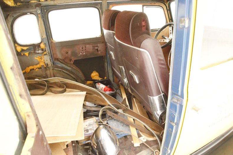 Chevrolet-Master-1934-Yellow-Burgundy-39