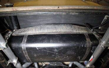 Chevrolet-Master-1934-Yellow-Burgundy-44